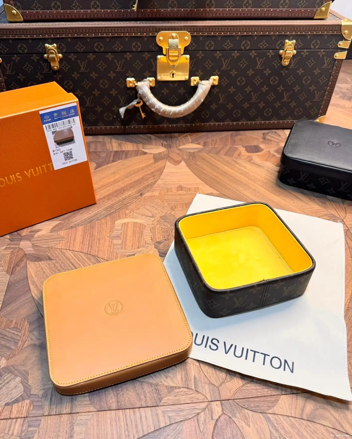 YELLOW SQUARE JEWELRY LV BOX CUSTOM 0608
